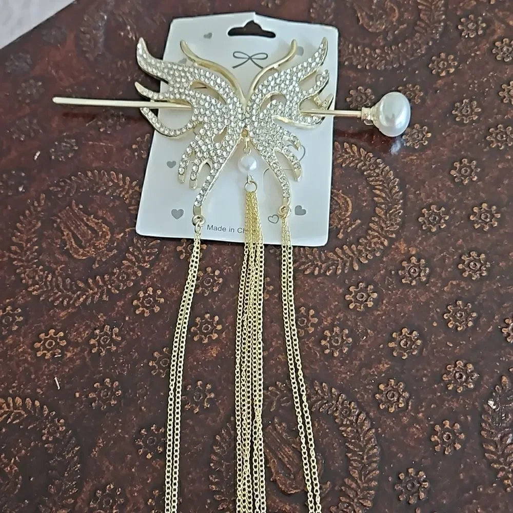 NWOT  Chinese style rhinestone and gold hairpin with long tassels